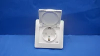GLOSSA PRO РОЗЕТКА с заземлением со шторками с крышкой, 16А, IP44, в сборе,БЕЛЫЙ